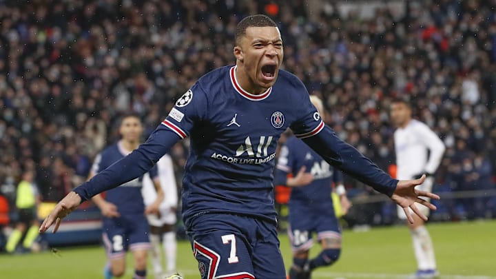 Tradicional jornal Le Parisien dedicou a capa desta quinta-feira (17) ao craque francês 