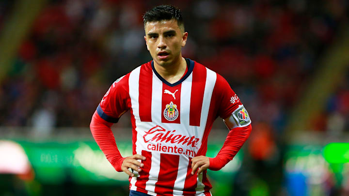 Fernando Beltrán lamentando la voltereta del Toluca sobre Chivas.