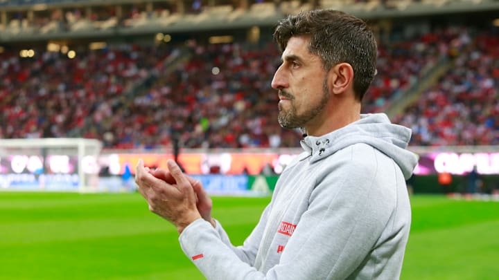 El entrenador de Chivas Veljko Paunovic.