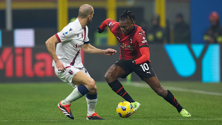 Milan e Bologna pagam partida atrasada do Italianão  