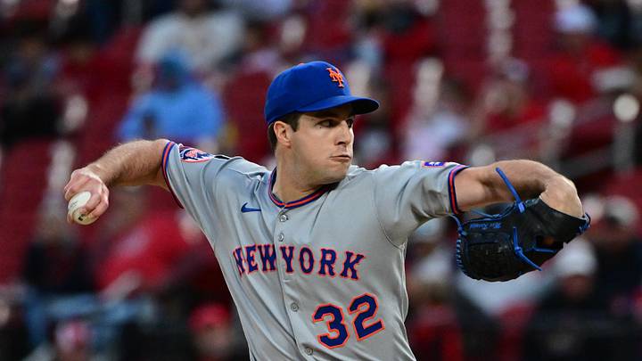 May 4, 2025; St. Louis, Missouri, USA; New York Mets pitcher Max Kranick (32) throws against the St. Louis Cardinals at Busch Stadium. Mandatory Credit: Tim Vizer-Imagn Images