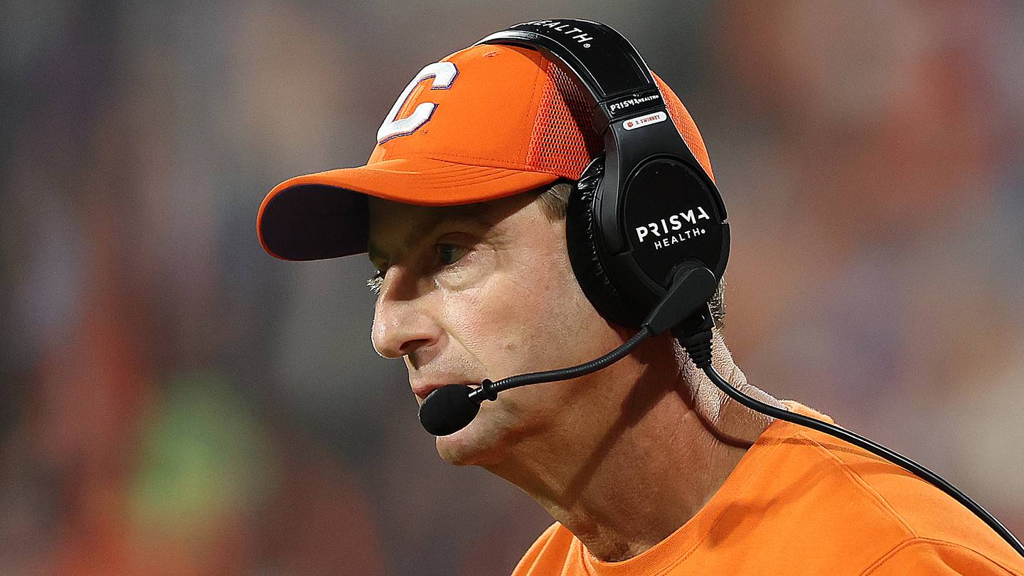 Latest bowl game projection puts Dabo Swinney's impressive streak in jeopardy