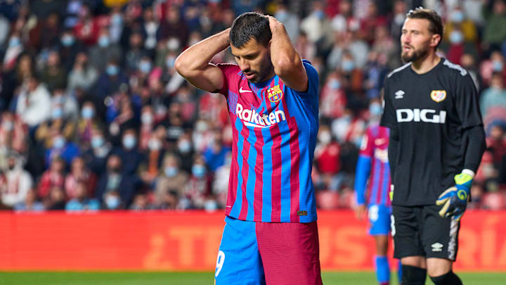 Barcelona anuncia que Agüero voltará aos gramados apenas em 2022