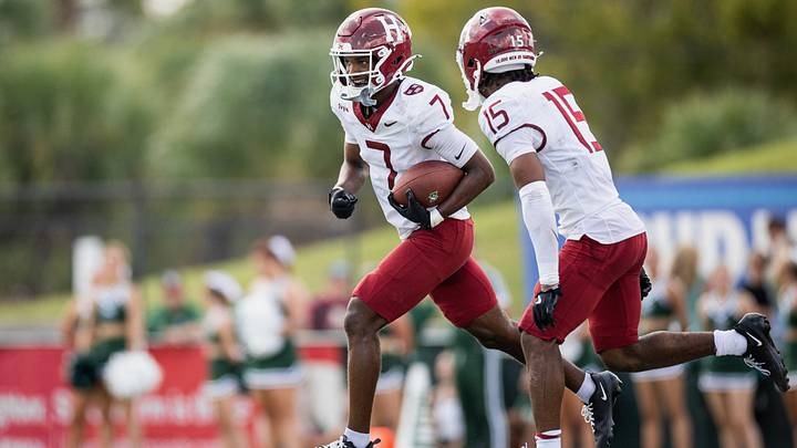 Harvard cornerback Damien Henderson (7) Harvard cornerback Damien Henderson (7)