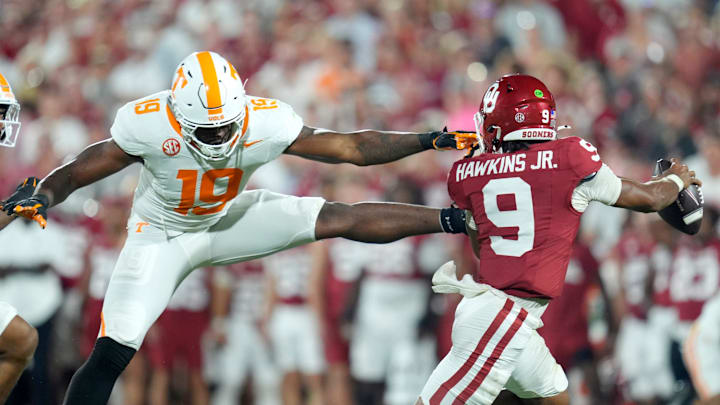 Tennessee Volunteers defensive lineman Joshua Josephs (19) reaches for Oklahoma Sooners quarterback Michael Hawkins Jr. (9) during a college football game between the University of Oklahoma Sooners (OU) and the Tennessee Volunteers at Gaylord Family - Oklahoma Memorial Stadium in Norman, Okla., Saturday, Sept. 21, 2024. Tennessee Volunteers defensive lineman Joshua Josephs (19) reaches for Oklahoma Sooners quarterback Michael Hawkins Jr. (9) during a college football game between the University of Oklahoma Sooners (OU) and the Tennessee Volunteers at Gaylord Family - Oklahoma Memorial Stadium in Norman, Okla., Saturday, Sept. 21, 2024.