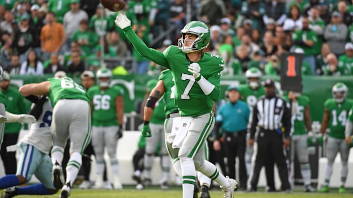 Dec 29, 2024; Philadelphia, Pennsylvania, USA; Philadelphia Eagles quarterback Kenny Pickett (7) throws a pass against the Dallas Cowboys during the first quarter at Lincoln Financial Field. Mandatory Credit: Eric Hartline-Imagn Images Dec 29, 2024; Philadelphia, Pennsylvania, USA; Philadelphia Eagles quarterback Kenny Pickett (7) throws a pass against the Dallas Cowboys during the first quarter at Lincoln Financial Field. Mandatory Credit: Eric Hartline-Imagn Images