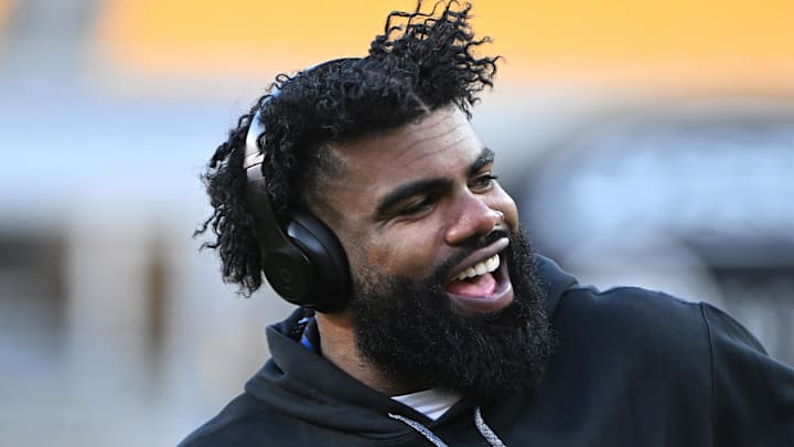 Dallas Cowboys running back Ezekiel Elliott works out before a game against the Pittsburgh Steelers.
