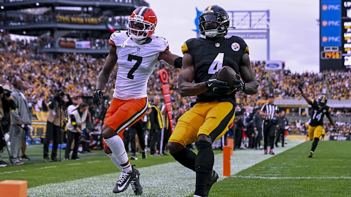 Oct 12, 2025; Pittsburgh, Pennsylvania, USA; Pittsburgh Steelers wide receiver DK Metcalf (4) makes a catch for a touchdown during the fourth quarter at Acrisure Stadium. Mandatory Credit: Barry Reeger-Imagn Images