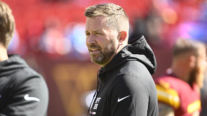 Oct 9, 2022; Landover, Maryland, USA; Washington Commanders offensive coordinator Scott Turner on the field before the game against the Tennessee Titans at FedExField. Mandatory Credit: Brad Mills-Imagn Images Oct 9, 2022; Landover, Maryland, USA; Washington Commanders offensive coordinator Scott Turner on the field before the game against the Tennessee Titans at FedExField. Mandatory Credit: Brad Mills-Imagn Images