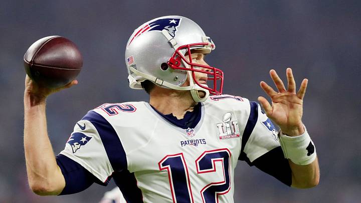 Tom Brady, en el Super Bowl LI, luciendo el jersey que después le sería robado por el mexicano Mauricio Ortega.
