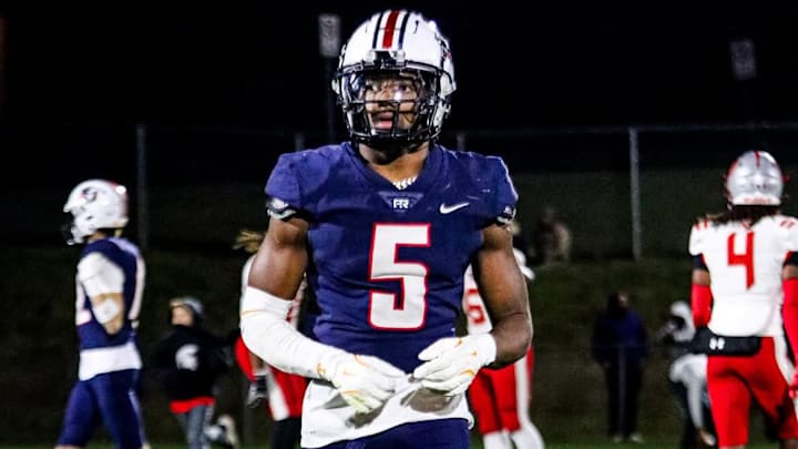 Braylon Outlaw during a high school game with Pike Road High School