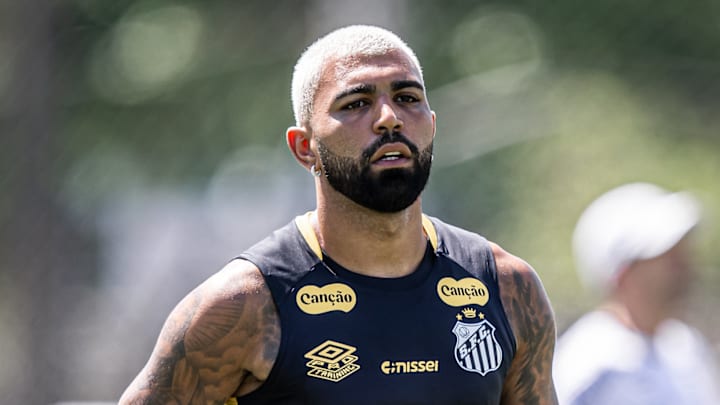 Gabigol voltou ao Santos após oito anos