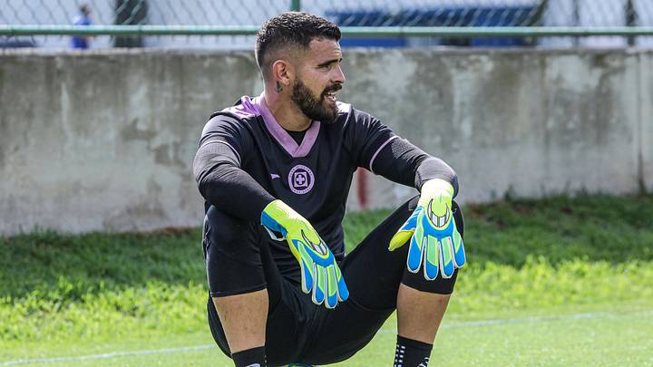 Andrés Gudiño, en un entrenamiento con el Cruz Azul. Andrés Gudiño, en un entrenamiento con el Cruz Azul.