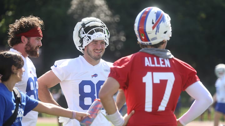 Bills Dawson Knox, Dalton Kincaid, and Josh Allen talk on the sidelines after their group had finished their drill