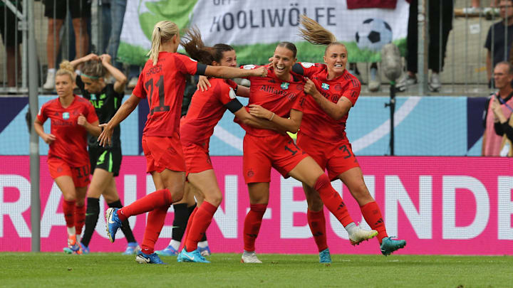 Nicht nur die Bundesliga-Topspielerinnen wie Klara Bühl und Pernille Harder dürfen sich über ein höheres Gehalt freuen