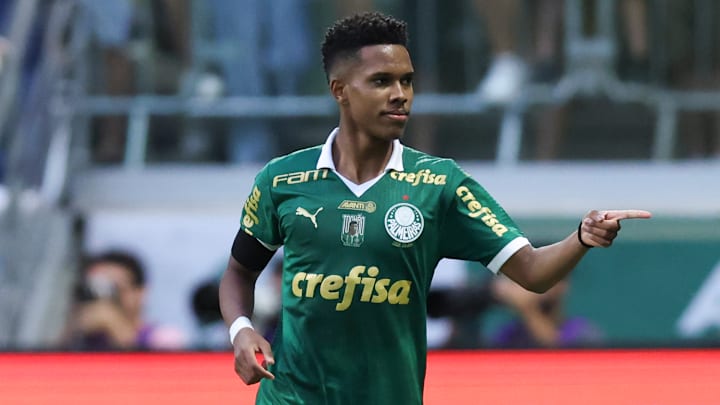 Estêvão deve ficar fora do XI inicial do Palmeiras neste fim de semana Estêvão deve ficar fora do XI inicial do Palmeiras neste fim de semana