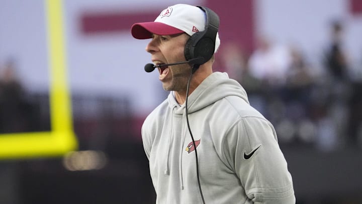 Arizona Cardinals head coach Jonathan Gannon yells instructions to his team against the New York Jets during the first quarter at State Farm Stadium in Glendale on Nov. 10, 2024.