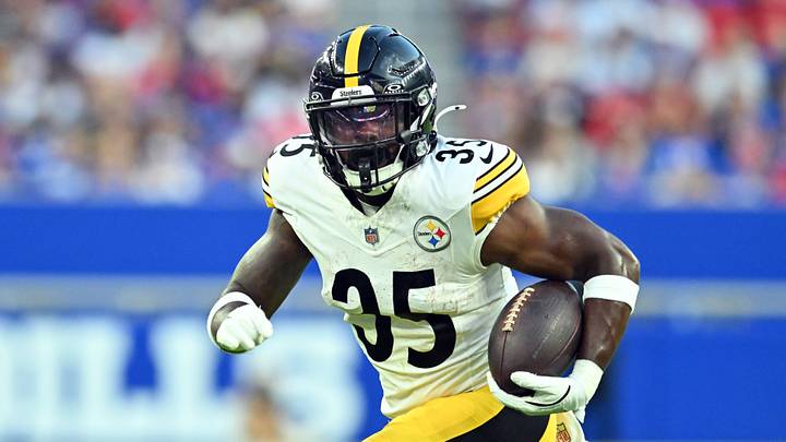 Pittsburgh Steelers running back Lew Nichols III (35) Pittsburgh Steelers running back Lew Nichols III (35)