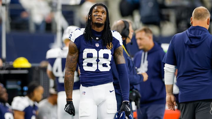 Dallas Cowboys wide receiver CeeDee Lamb looks up at the scoreboard during the first quarter against the New York Giants.