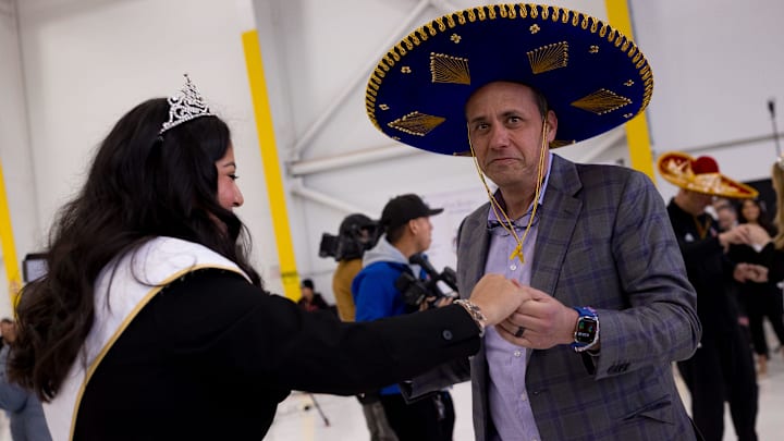 Oregon fans hate Jedd Fisch because he's Washington head coach, and besides that, he's a bit of a dork.