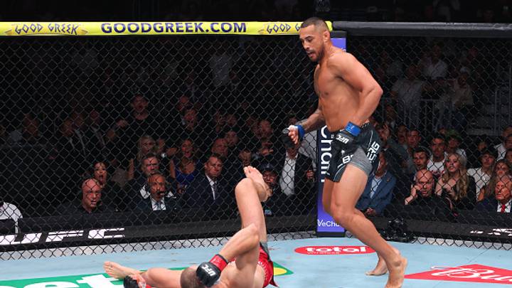 Carlos Ulberg pounces on Jiří Procházka to win the light heavyweight championship.