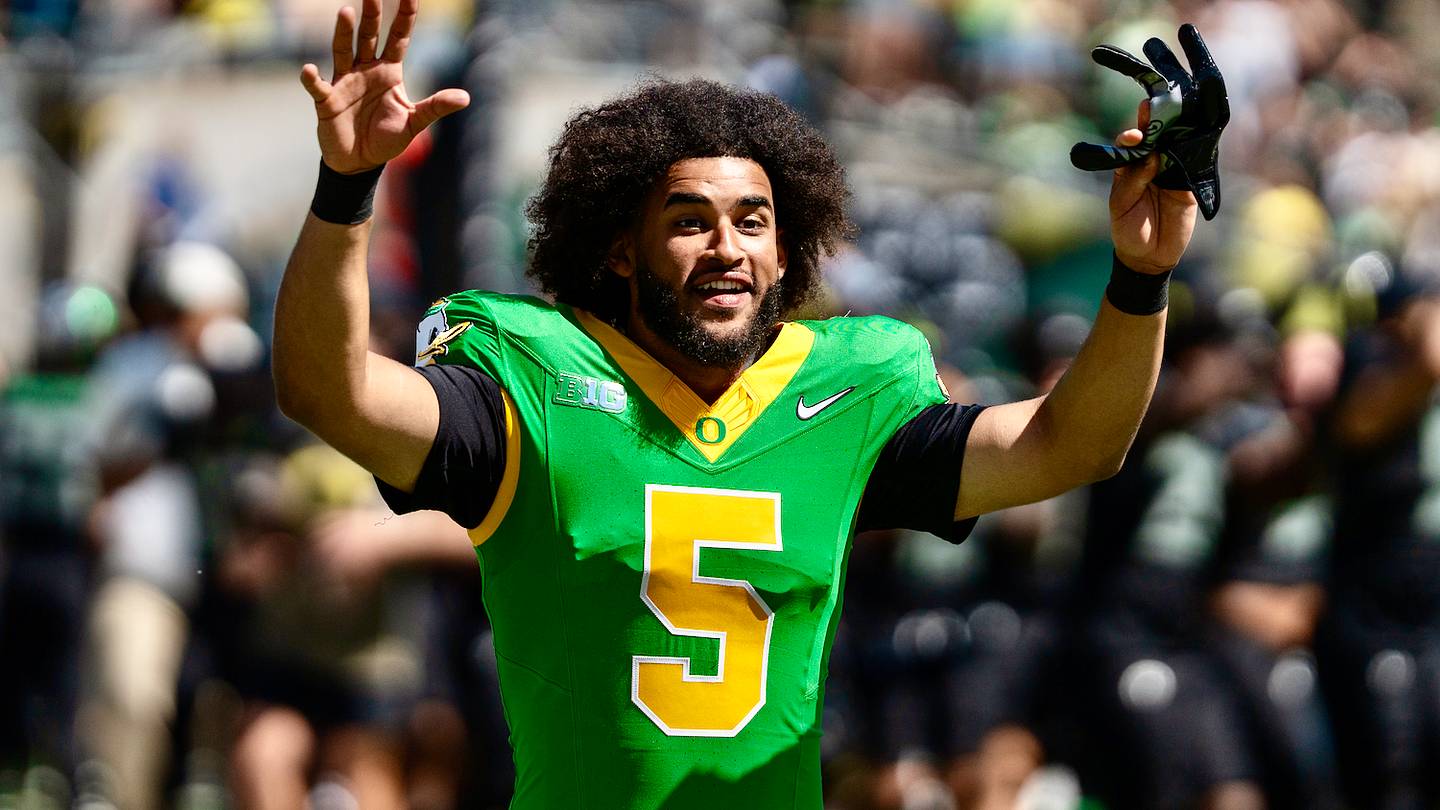 Dante Moore Acknowledges One Oregon Freshman's Work Ethic
