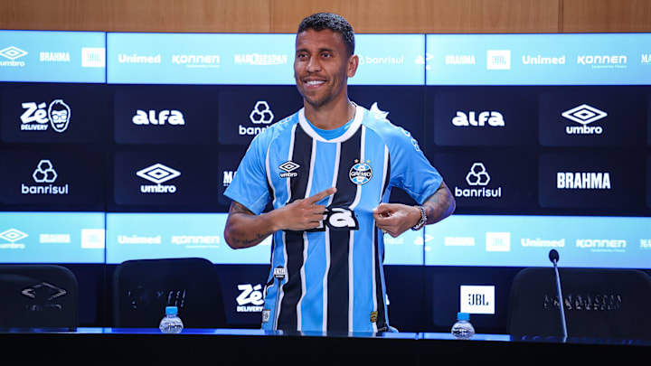 Lateral-direito chegou ao clube no início da semana