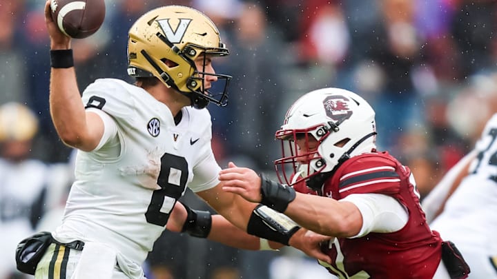 South Carolina football starting linebacker Stone Blanton will transfer