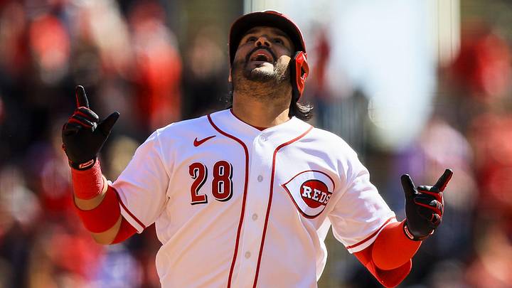 Cincinnati Reds third baseman Eugenio Suarez (28) reacts