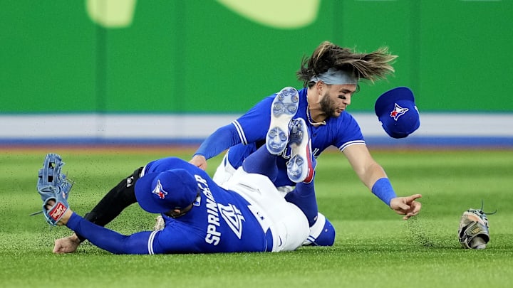 Bichette y Springer sufrieron un encontronazo