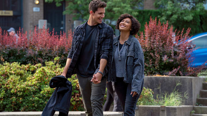 Robbie Amell (Nathan), Andy Allo (Nora)