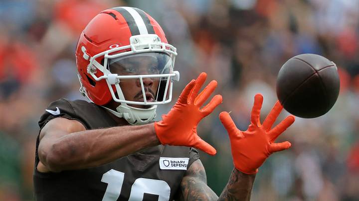 Browns wide receiver Cedric Tillman (19) participates in drills during training camp, Friday, July 25, 2025. Browns wide receiver Cedric Tillman (19) participates in drills during training camp, Friday, July 25, 2025.