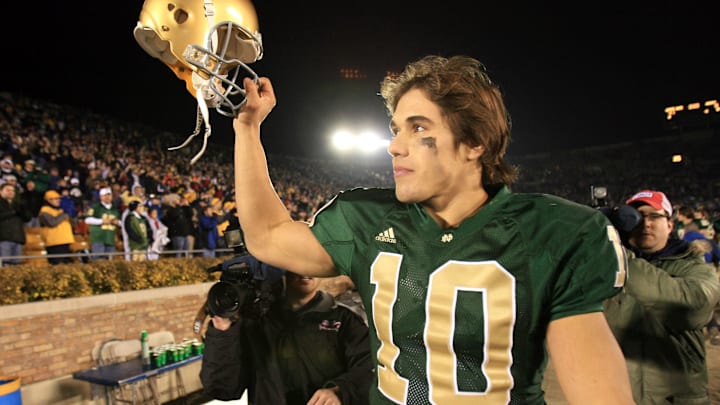 Nov. 18, 2006; South Bend, IN, USA; Notre Dame Fighting Irish quarterback (10) Brady Quinn salutes the fans following the 41-9 victory over the Army Black Knights at Notre Dame Stadium. Mandatory Credit: Matt Cashore-Imagn Images © copyright (2006) Matt Cashore