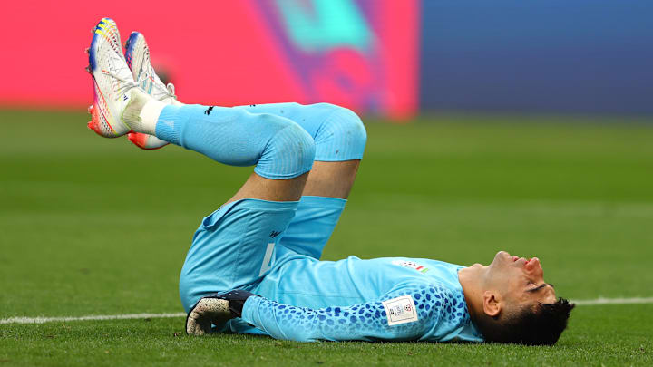 Alireza Beiranvand est sorti sur commotion contre l'Angleterre