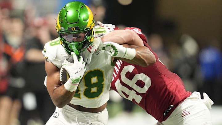 Jan 9, 2026; Atlanta, GA, USA; Oregon Ducks tight end Kenyon Sadiq (18) runs against Indiana Hoosiers linebacker Isaiah Jones (46)during the first quarter of the 2025 Peach Bowl and semifinal game of the College Football Playoff at Mercedes-Benz Stadium.