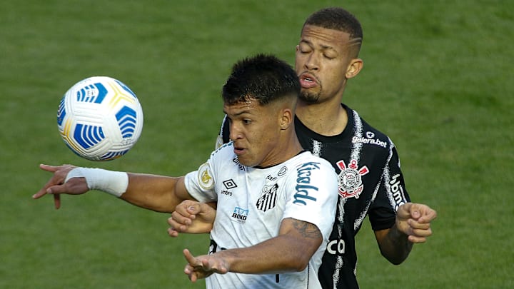 Santos e Corinthians irão duelar neste domingo (21) pela trigésima quarta rodada do Brasileirão.