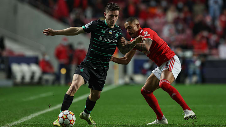 Lateral Gilberto marcou no último confronto diante do Dínamo de Kiev