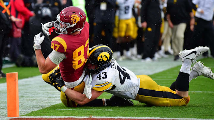 Nov 15, 2025; Los Angeles, California, USA; Southern California Trojans tight end Lake McRee (87) is stopped short of the goal line by Iowa Hawkeyes linebacker Karson Sharar (43) during the second half at the Los Angeles Memorial Coliseum. Mandatory Credit: Gary A. Vasquez-Imagn Images Nov 15, 2025; Los Angeles, California, USA; Southern California Trojans tight end Lake McRee (87) is stopped short of the goal line by Iowa Hawkeyes linebacker Karson Sharar (43) during the second half at the Los Angeles Memorial Coliseum. Mandatory Credit: Gary A. Vasquez-Imagn Images