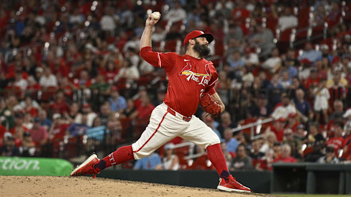 Jun 28, 2024; St. Louis, Missouri, USA; St. Louis Cardinals pitcher Andrew Kittredge (27) throws against the Cincinnati Reds during the eighth inning at Busch Stadium. Mandatory Credit: Jeff Le-Imagn Images