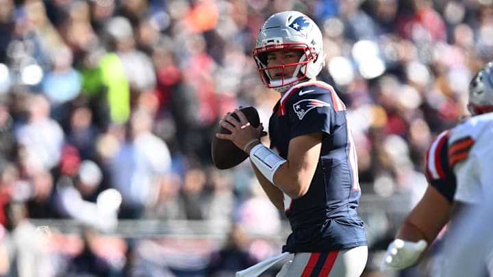 Oct 26, 2025; Foxborough, Massachusetts, USA; New England Patriots quarterback Drake Maye (10) looks to pass during the first quarter against the Cleveland Browns at Gillette Stadium. Mandatory Credit: Brian Fluharty-Imagn Images Oct 26, 2025; Foxborough, Massachusetts, USA; New England Patriots quarterback Drake Maye (10) looks to pass during the first quarter against the Cleveland Browns at Gillette Stadium. Mandatory Credit: Brian Fluharty-Imagn Images