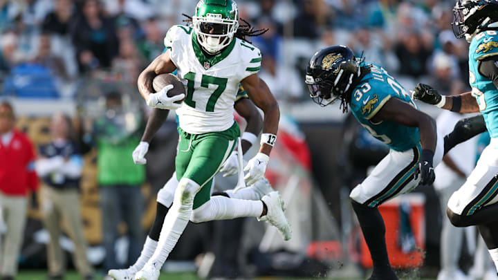 Dec 15, 2024; Jacksonville, Florida, USA; =New York Jets wide receiver Davante Adams (17) receives a pass for a touchdown against the Jacksonville Jaguars in the fourth quarter at EverBank Stadium. Mandatory Credit: Nathan Ray Seebeck-Imagn Images Dec 15, 2024; Jacksonville, Florida, USA; =New York Jets wide receiver Davante Adams (17) receives a pass for a touchdown against the Jacksonville Jaguars in the fourth quarter at EverBank Stadium. Mandatory Credit: Nathan Ray Seebeck-Imagn Images