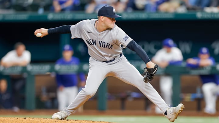 Sep 4, 2024; Arlington, Texas, USA; New York Yankees pitcher Scott Effross (59) comes in to pitch during the fourth inning against the Texas Rangers at Globe Life Field