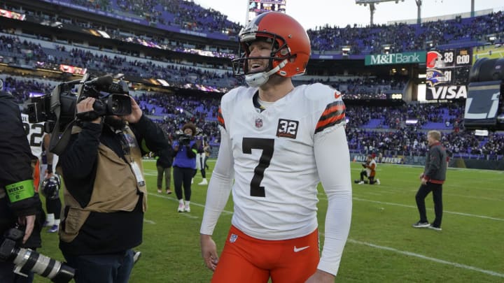 Nov 12, 2023; Baltimore, Maryland, USA; Cleveland Browns place kicker Dustin Hopkins (7). Nov 12, 2023; Baltimore, Maryland, USA; Cleveland Browns place kicker Dustin Hopkins (7).