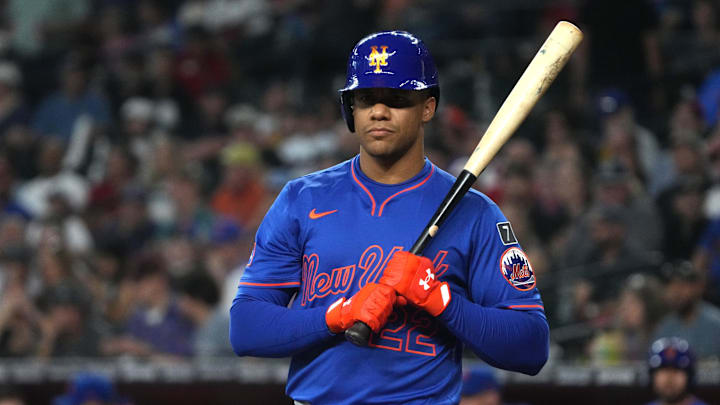 May 7, 2025; Phoenix, Arizona, USA; New York Mets outfielder Juan Soto (22) gets ready to hit against the Arizona Diamondbacks in the first inning at Chase Field. Mandatory Credit: Rick Scuteri-Imagn Images