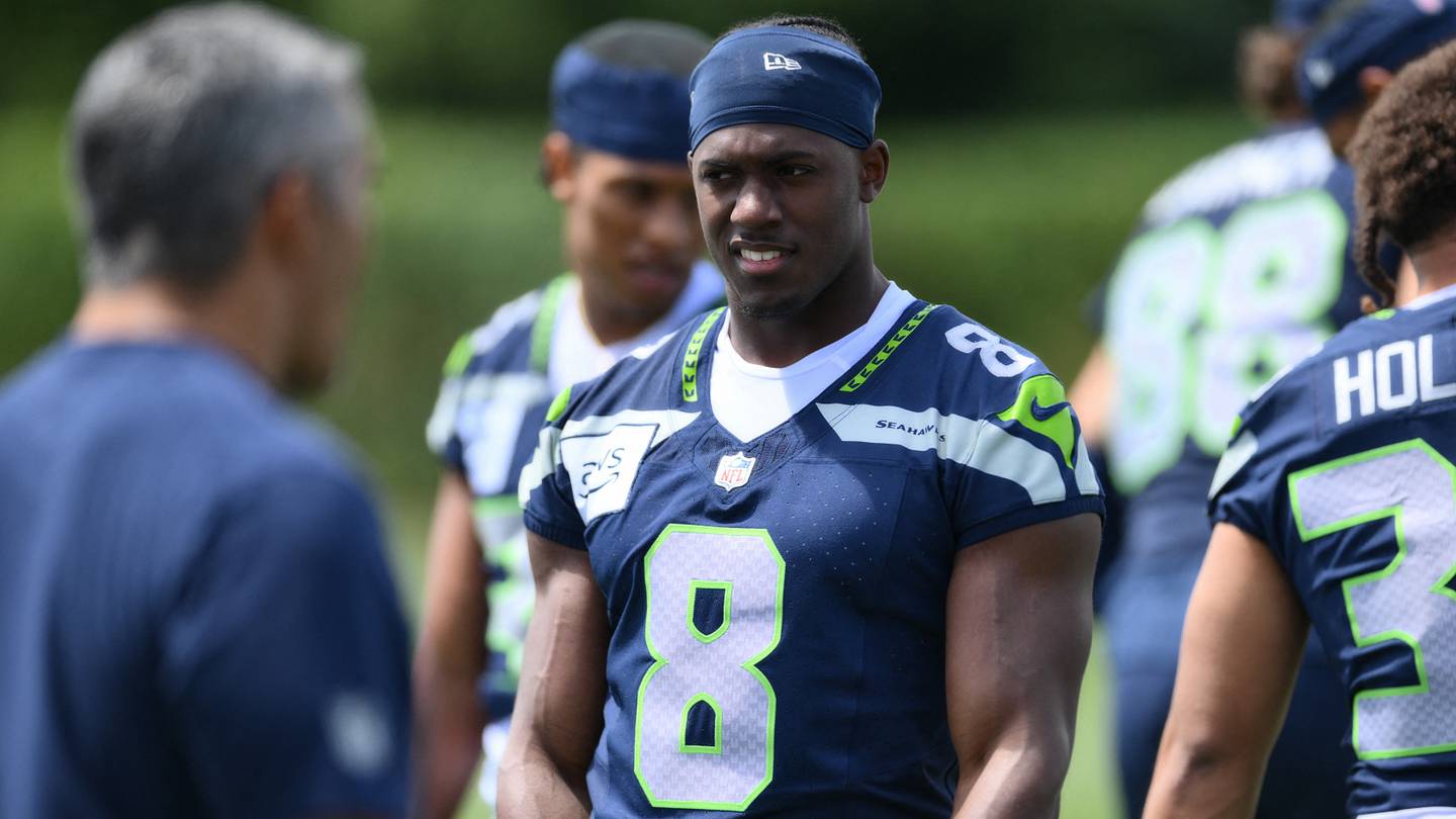 Why the Seattle Seahawks Shouldn’t Give up on Jadarian Price Yet