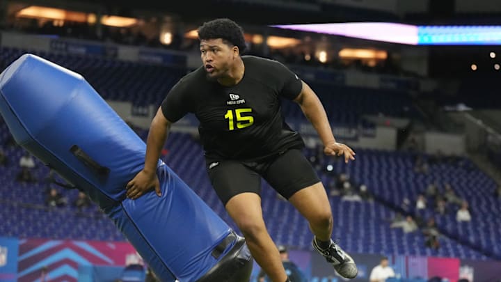 Feb 27, 2025; Indianapolis, IN, USA; Oregon defensive lineman Derrick Harmon (DL15) participates in drills during the 2025 NFL Combine at Lucas Oil Stadium. Mandatory Credit: Kirby Lee-Imagn Images