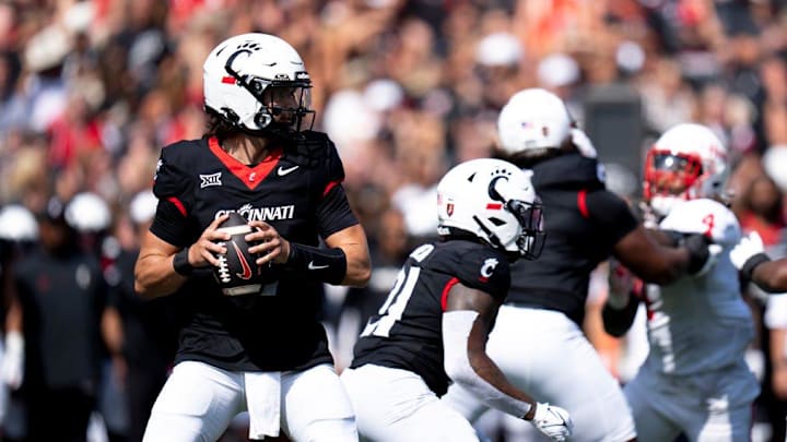 Cincinnati Bearcats quarterback Brendan Sorsby (2) looks to throw in the first quarter of the College Football game against the Houston Cougars at Nippert Stadium in Cincinnati on Saturday, Sept. 21, 2024.