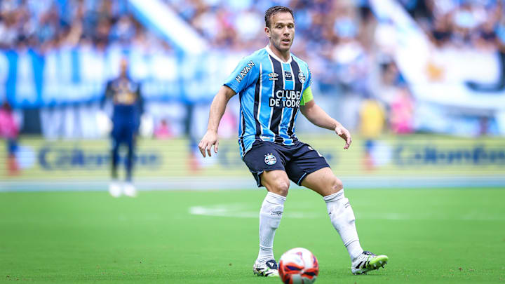 Jogador é peça fundamental do meio-campo tricolor Jogador é peça fundamental do meio-campo tricolor