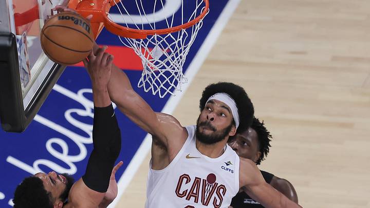 May 21, 2026; New York, New York, USA; Cleveland Cavaliers center Jarrett Allen (31) defends against New York Knicks center Karl-Anthony Towns (32) during the third quarter of game two of the eastern conference finals during the 2026 NBA at Madison Square Garden. Mandatory Credit: Brad Penner-Imagn Images May 21, 2026; New York, New York, USA; Cleveland Cavaliers center Jarrett Allen (31) defends against New York Knicks center Karl-Anthony Towns (32) during the third quarter of game two of the eastern conference finals during the 2026 NBA at Madison Square Garden. Mandatory Credit: Brad Penner-Imagn Images