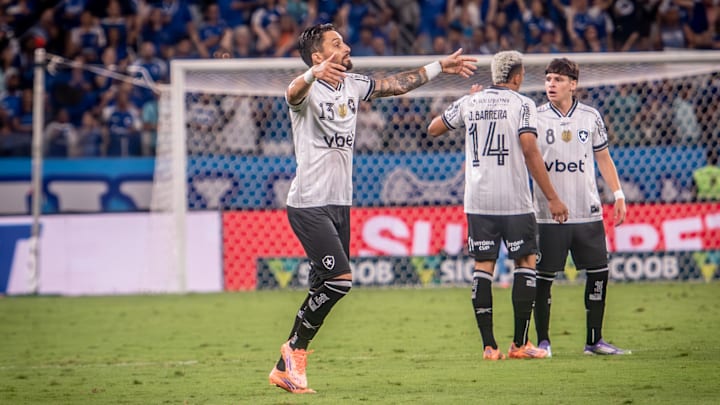 Botafogo sai atrás, mas busca o empate no Mineirão